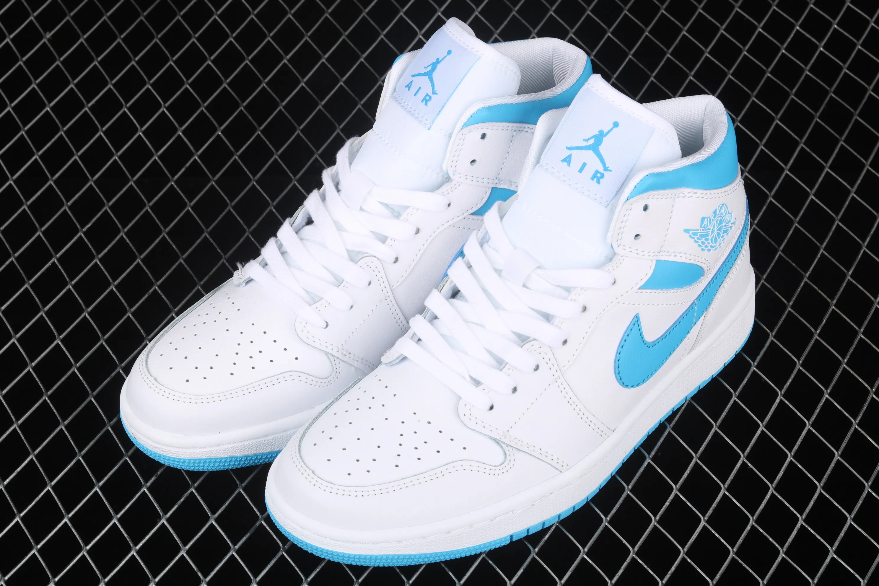 All Categories Air Jordan Jordan Series Basketball Shoes Air Jordan 1 Mid Air Jordan 1 Mid Carolina Blue AJ1 Joe 1 Lake Blue First Layer China Basketball Shoes BQ6472-114
